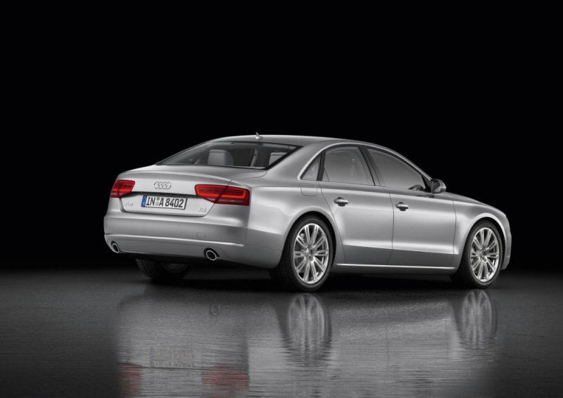 2011_audi_a8_4.jpg