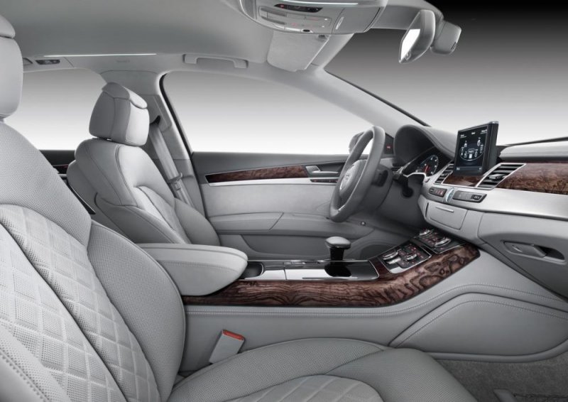 2011_audi_a8_16.jpg