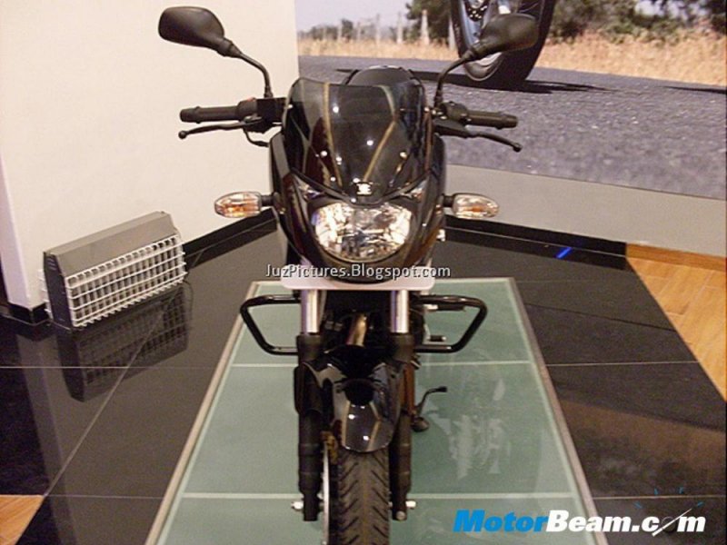 Bajaj_Pulsar_220SHeadlight.jpg