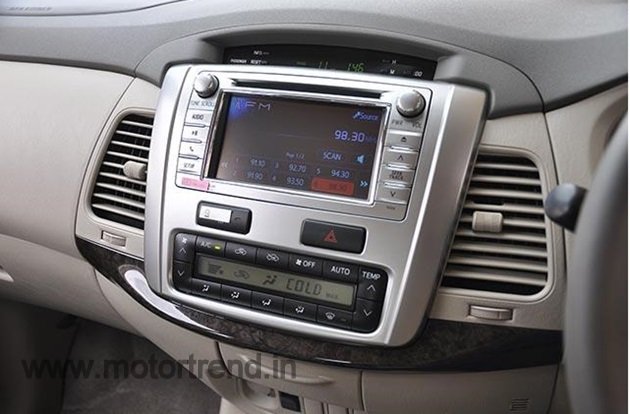 Toyota-Innova-Facelift-music-system.jpg