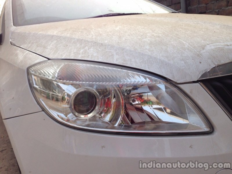 New-2014-Skoda-Rapid-projector-headlights-2.jpg