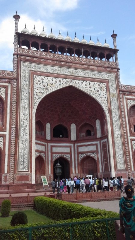 Entrance of Taj.jpg