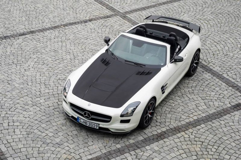 Mercedes-Benz-SLS-AMG-Final-EditionCarbon-Fiber (1).jpg