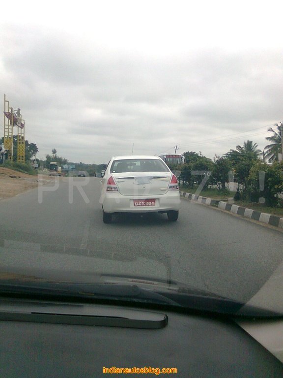 Toyota-Etios-spied-5.jpg