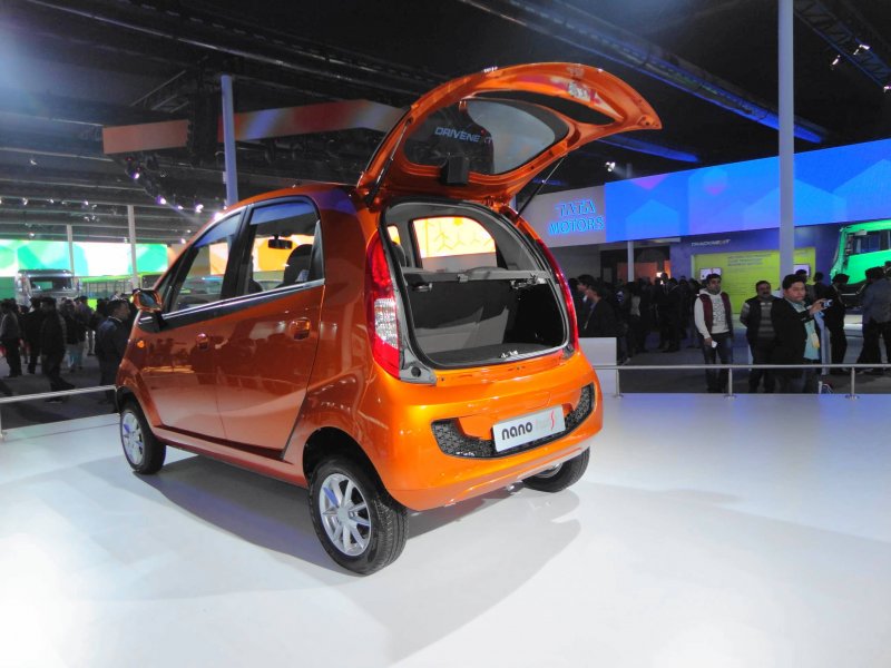 Tata-Nano-Boot-Open (4).JPG