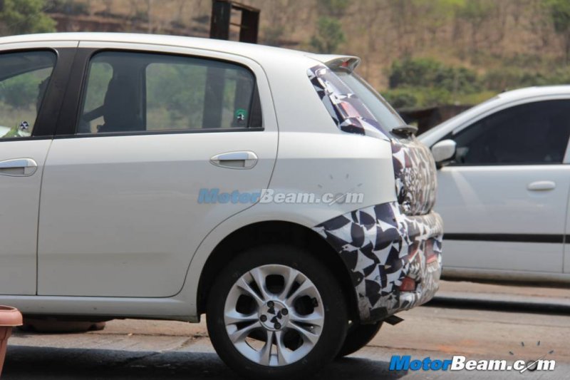 2014-Fiat-Punto-Facelift-Rear.jpg