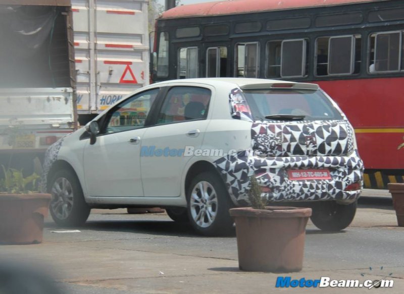 2014-Fiat-Punto-Facelift-Spied1.jpg