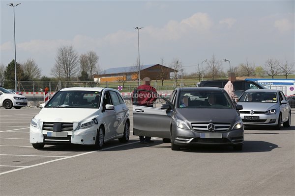 Mercedes-Benz-B-class-facelift-and-current-B-Class-Front-view-26404_l.jpg