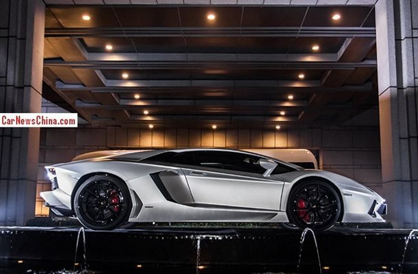 Lamborghini-Aventador-Front-view-26547_l.jpg