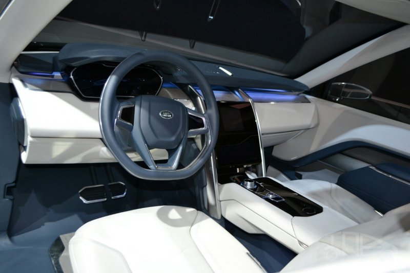 Land-Rover-Discovery-Vision-concept-at-2014-NY-auto-show-dashboard.jpg