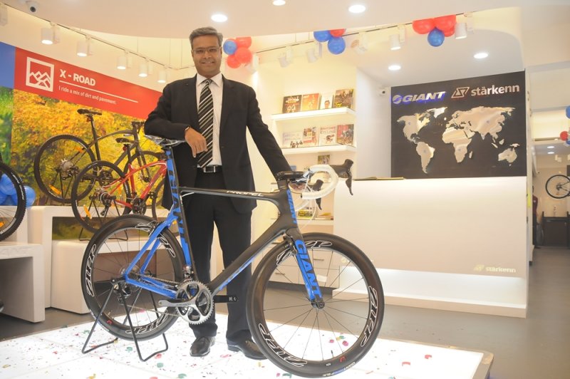 Mr Pravin V Patil MD Starkenn Sports Pvt. Ltd. unveils the Propel Advanced SL 0.JPG