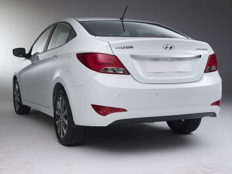 Hyundai-Verna-2014-India-04.jpg