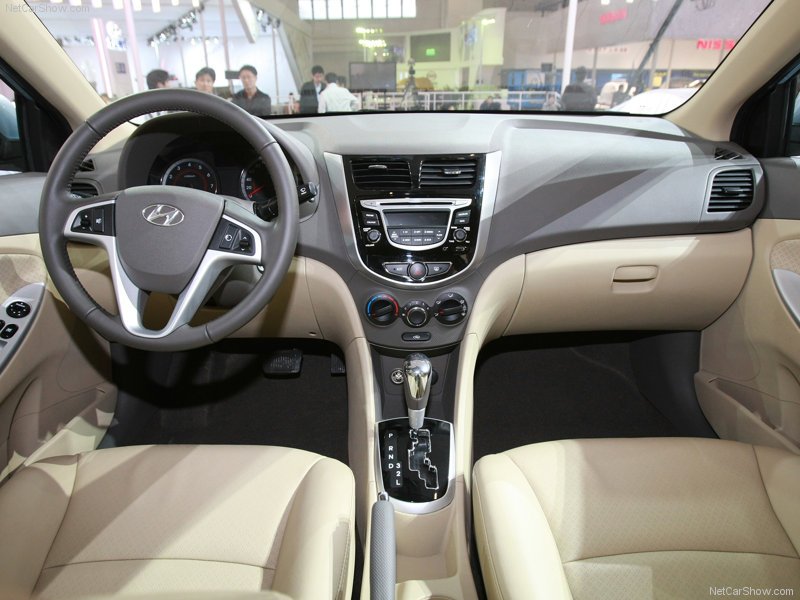 Hyundai-Verna_2011_800x600_wallpaper_0d.jpg