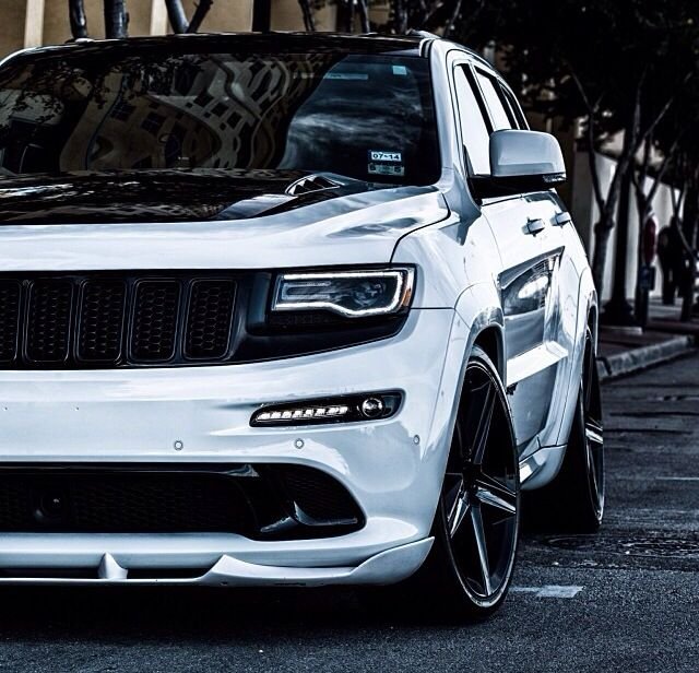 jeep-grand-cherokee-srt8-rides-carzz_134007.jpg