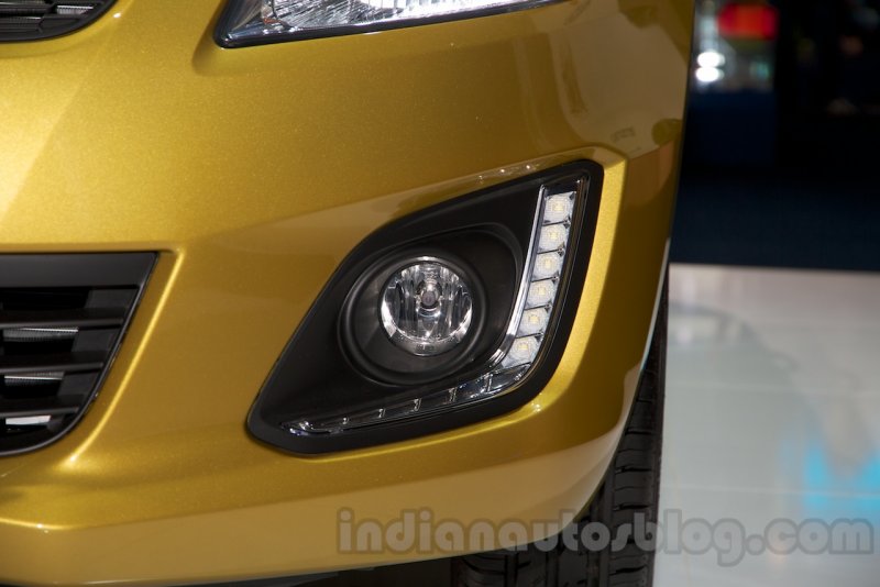 Suzuki-Swift-facelift-foglamp-at-the-2014-Moscow-Motor-Show.jpg