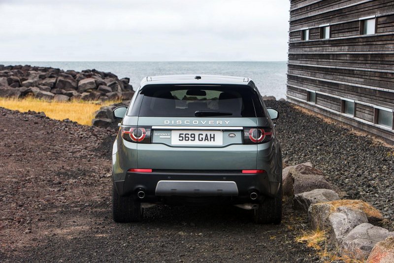 Land-Rover-Discovery-Sport-press-shots-rear.jpg