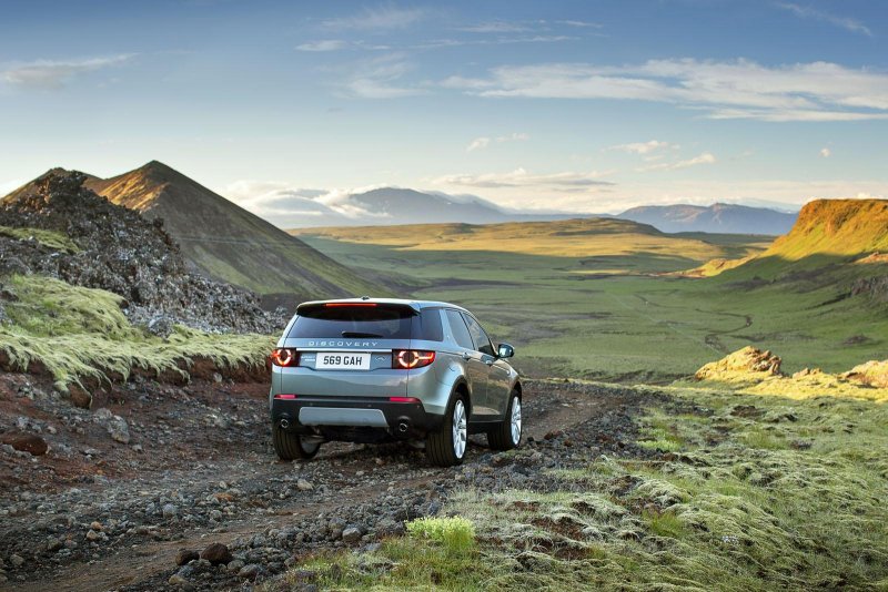 Land-Rover-Discovery-Sport-press-shots-rear-quarter.jpg