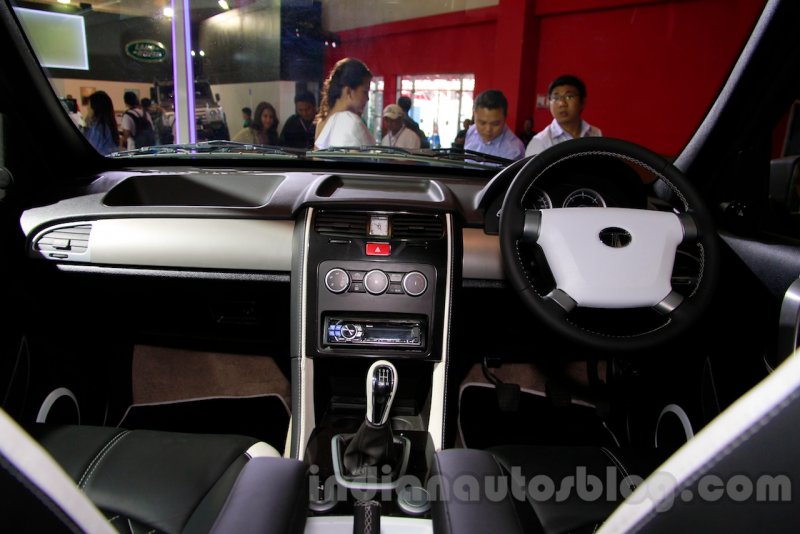 Tata-Safari-Storme-Modified-at-the-2014-Indonesia-International-Motor-Show-interior.jpg