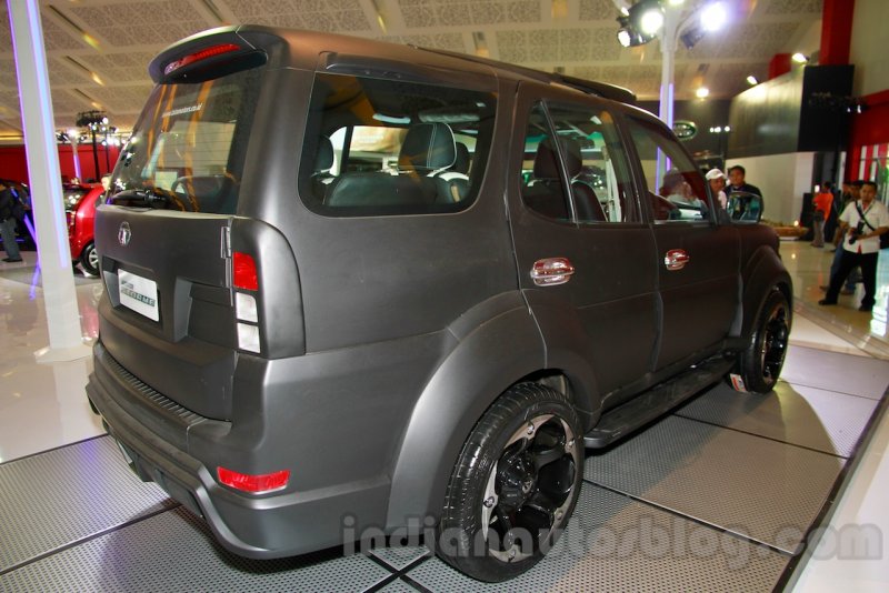 Tata-Safari-Storme-Modified-at-the-2014-Indonesia-International-Motor-Show-rear-quarter.jpg