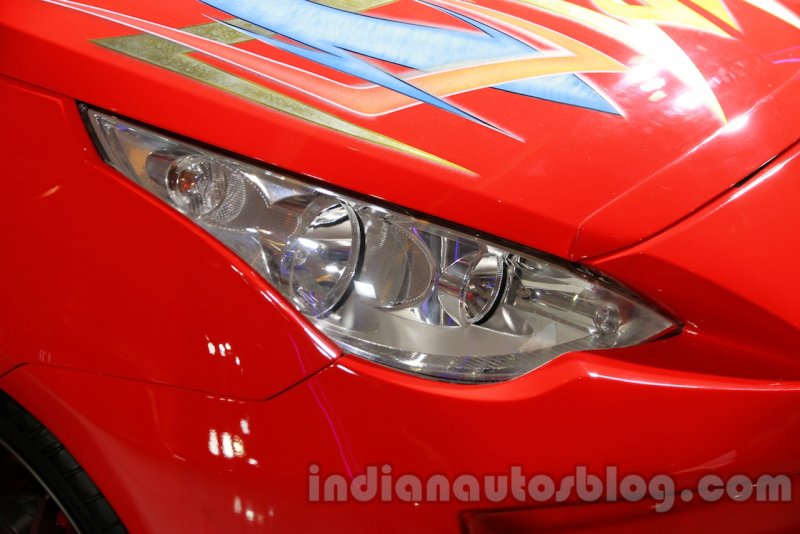 3-door-Tata-Vista-Modified-at-the-2014-Indonesia-International-Motor-Show-headlight.jpg