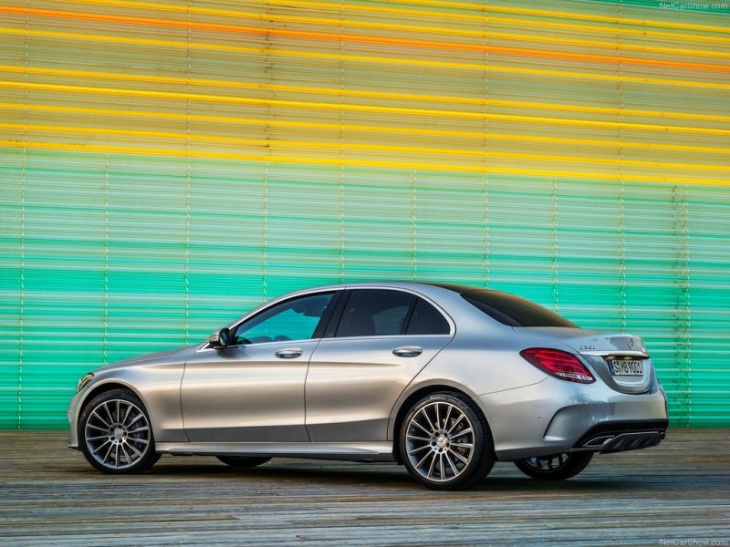 Mercedes-Benz-C-Class-2015-India-02.jpg