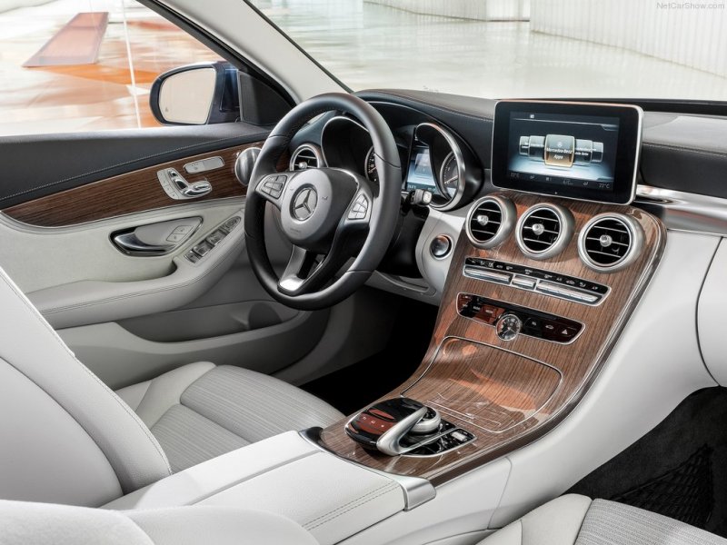 Mercedes-Benz-C-Class-2015-India-06.jpg