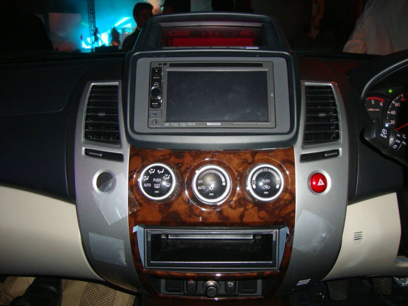 Mitsubishi-Pajero-Automatic-03.JPG