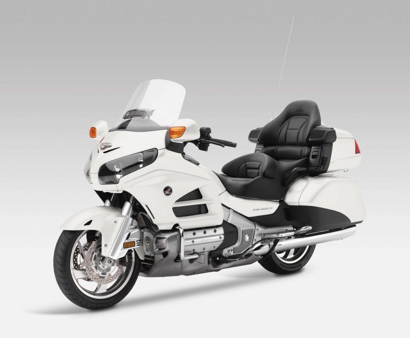 Honda Gold Wing-Pearl Glare White.jpg