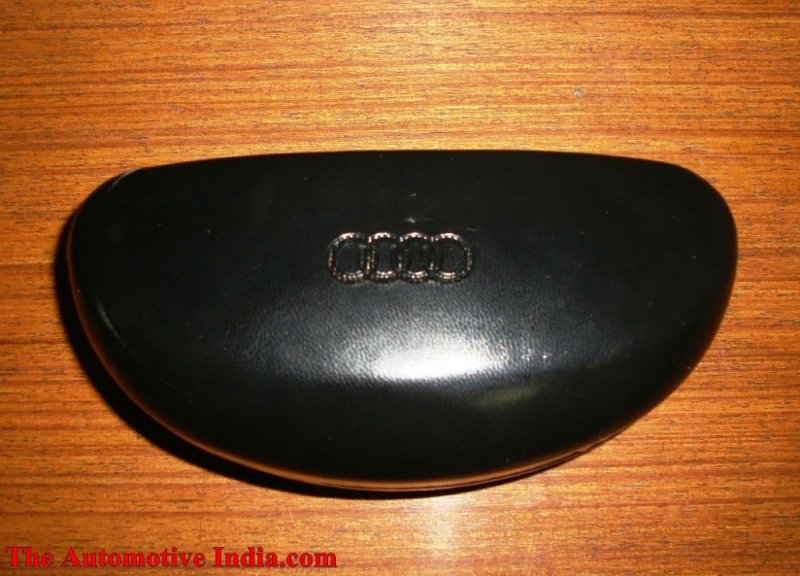 audi-a8-3d-glasses-case.jpg