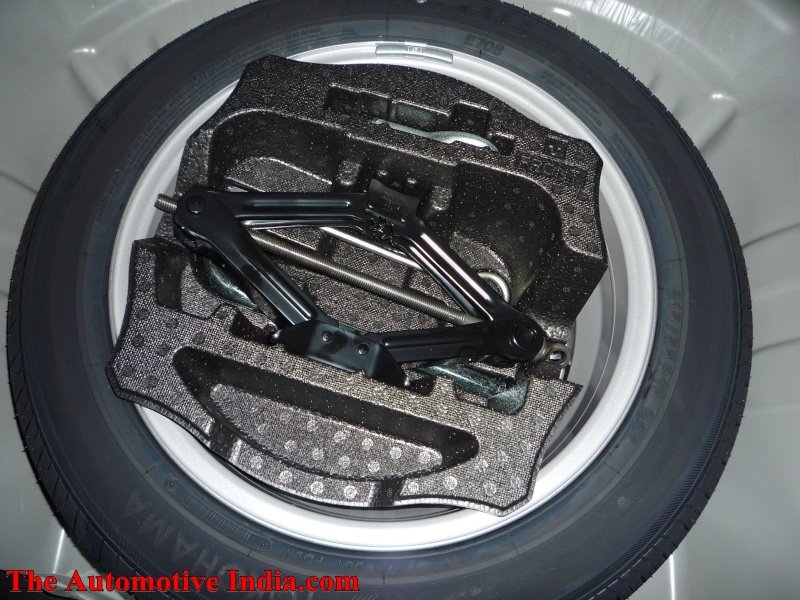 maruti kizashi spare wheel.jpg