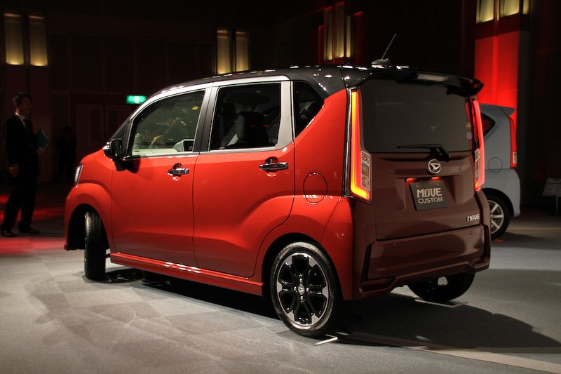 2015-Daihatsu-Move-Custom-rear-three-quarter.jpg