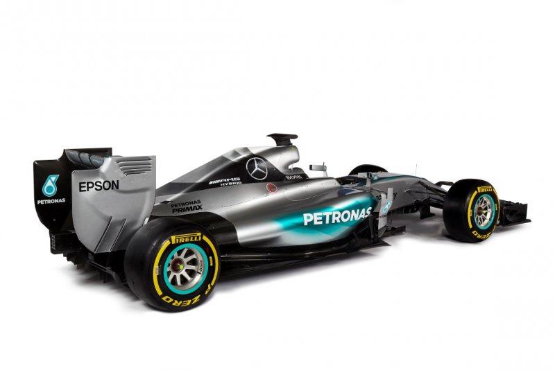 f1_w06_hybrid_studio_03-Medium.jpg