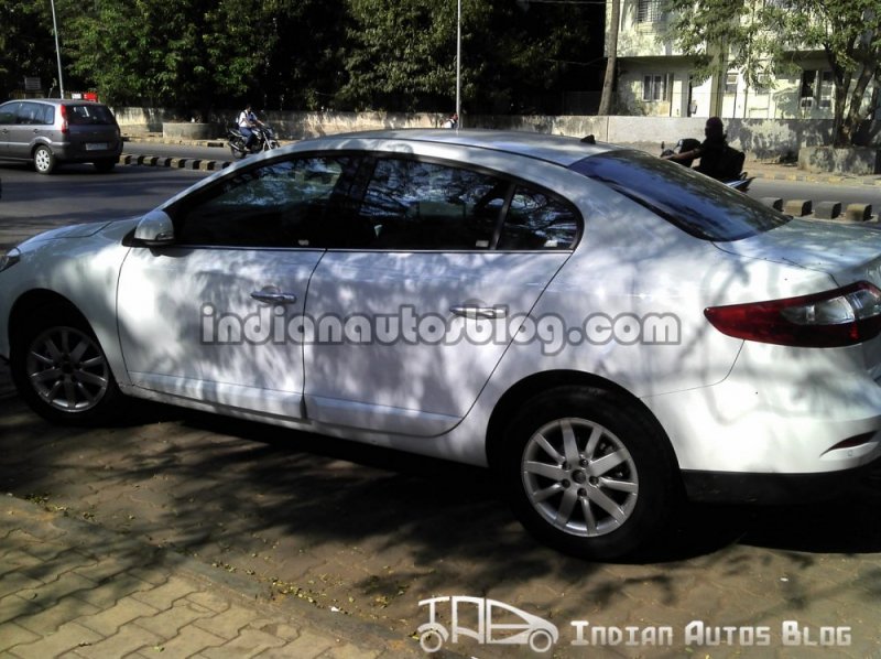 Renault-Fluence-India-side.jpg