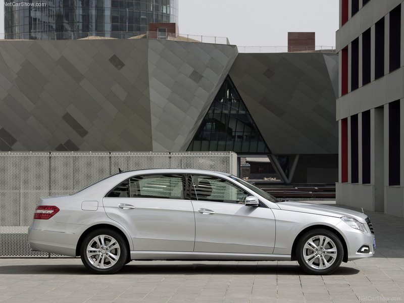 Mercedes-Benz-E-Class_L_2011_800x600_wallpaper_06.jpg