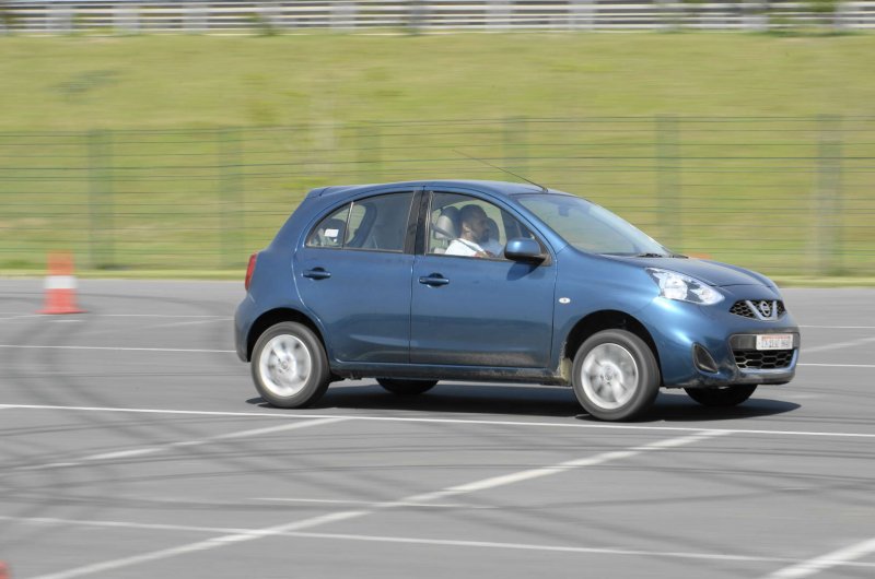 Nissan-Micra-Stunt.JPG