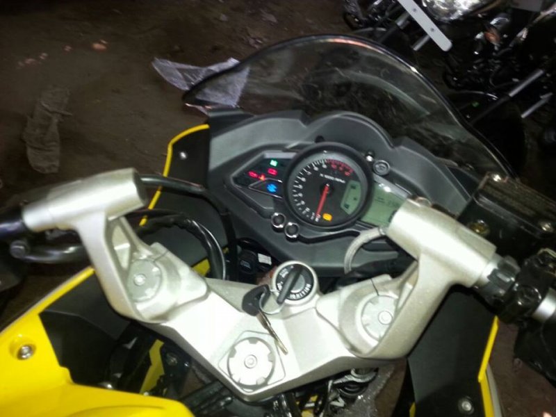 Bajaj-Pulsar-RS200-ABS-cluster.jpg