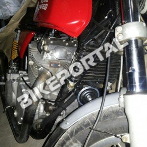 Royal-Enfield-750cc-Engine-Spy-Images-3-300x300.jpg