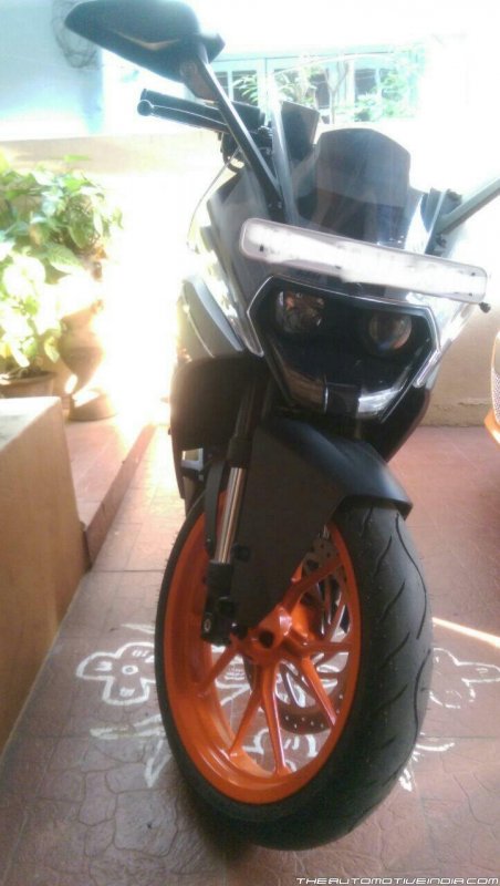 KTM-RC200-Front-View.jpg