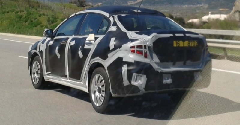 2017-Fiat-Linea-rear-quarter-spied-900x470.jpg