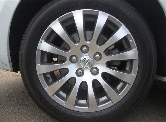 Maruti-Suzuki-Kizashi-Alloy-Wheel.JPG