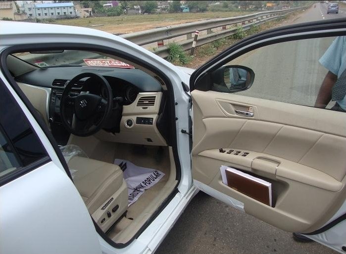 Maruti-Suzuki-Kizashi-Power-Window-Controls.JPG