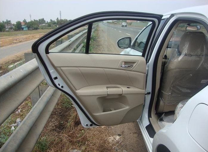 Maruti-Suzuki-Kizashi-Rear-Door-Interior.JPG