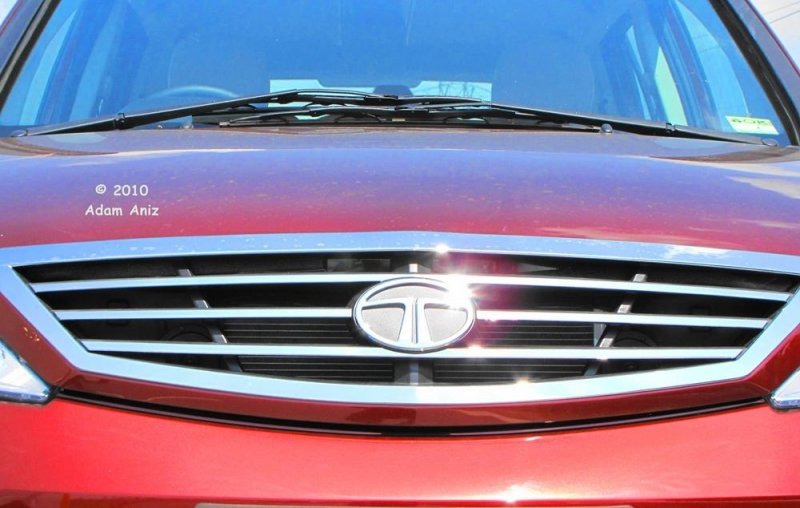 Tata-Aria-Logo-On-Grill.jpg