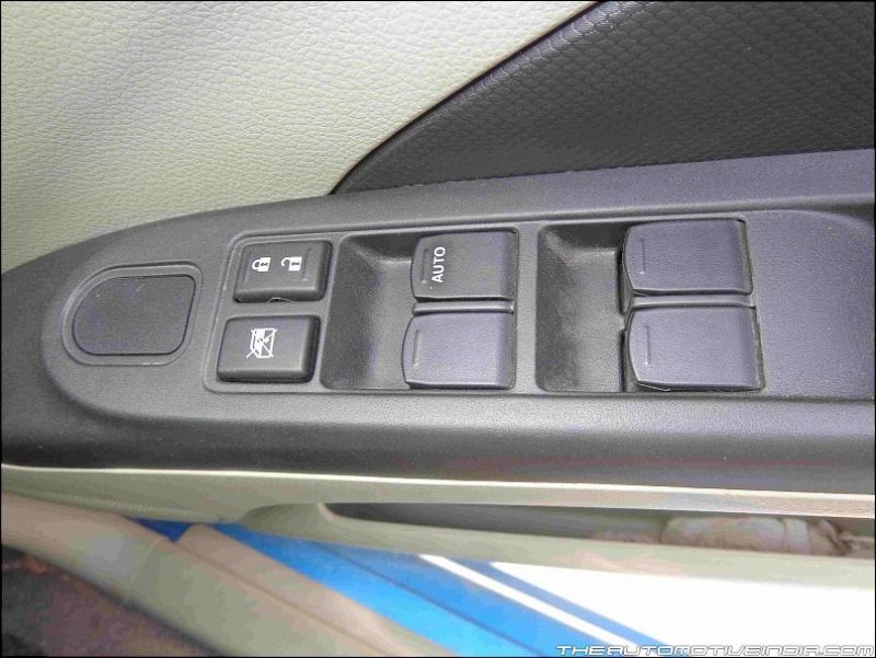 Maruti-Suzuki-Celerio-Driver-Power-Window-Panel.jpg