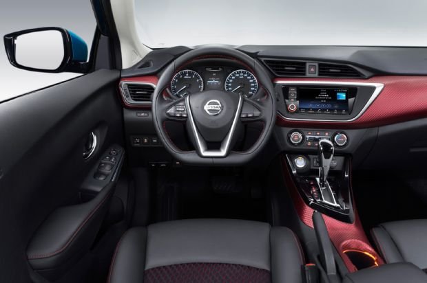 Nissan-Lania-Interior.jpg