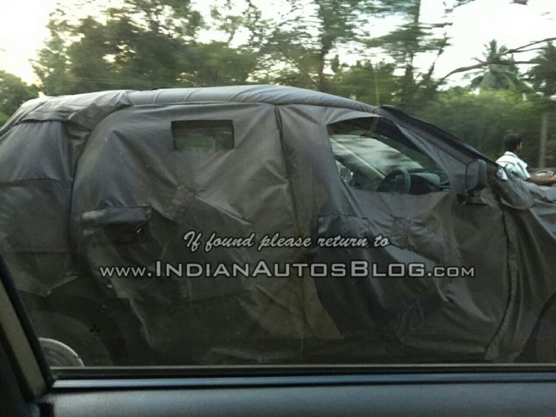 Renault-XBA-Renault-Kayou-side-Chennai-spied-900x675.jpg