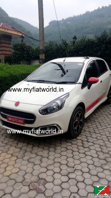 Fiat-Abarth-Punto-Evo-front-quarter-spied-576x1024.jpg