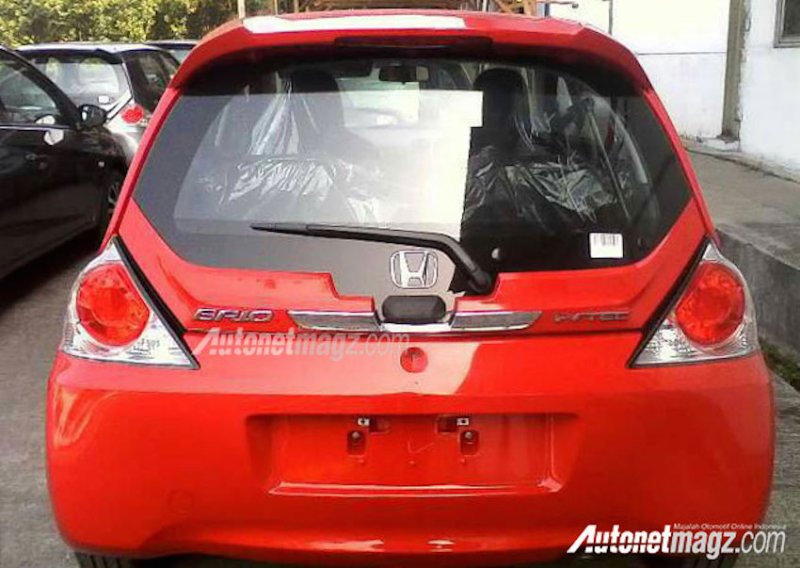 2015-Honda-Brio-facelift-rear-to-launch-at-2015-GIIAS.jpg