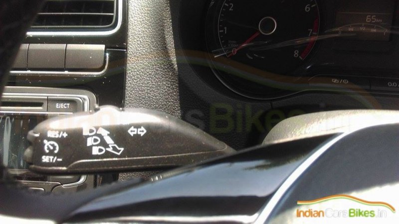 2015-Volkswagen-Polo-features-cruise-control.jpg