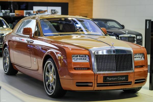 P90204558-rolls-royce-phantom-coup-at-the-2015-dubai-international-motor-show-600px.jpg